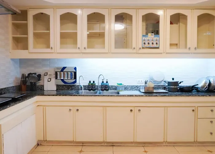 Holiday home Makati Altean Manila